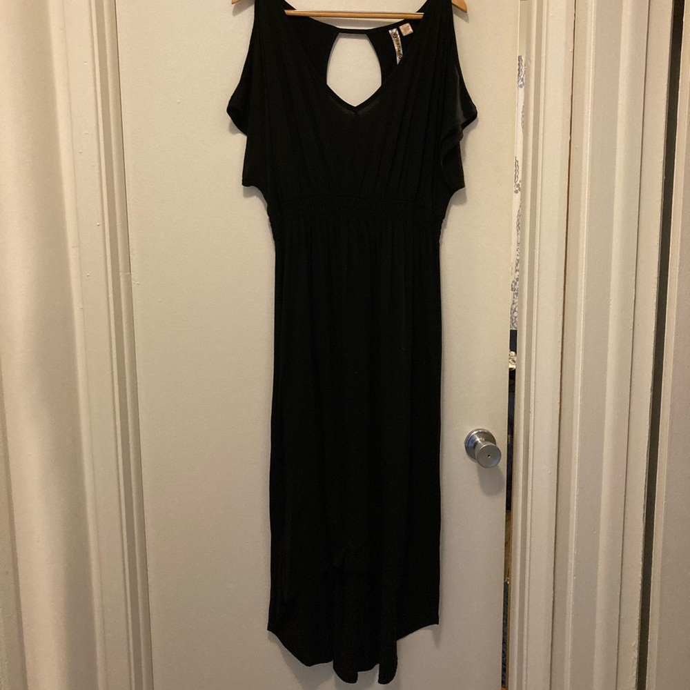 Black cold shoulder high low